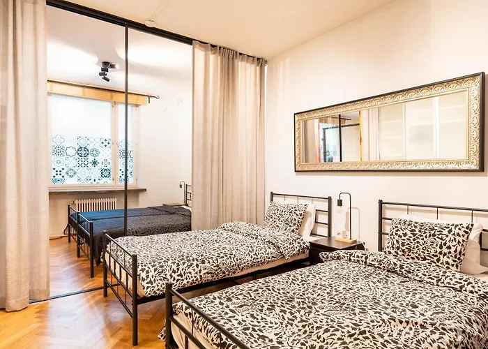 Great Location & Transport Connections With All Amenities 1-8 People Free Continental Breakfast Wifi Coffee &Tea